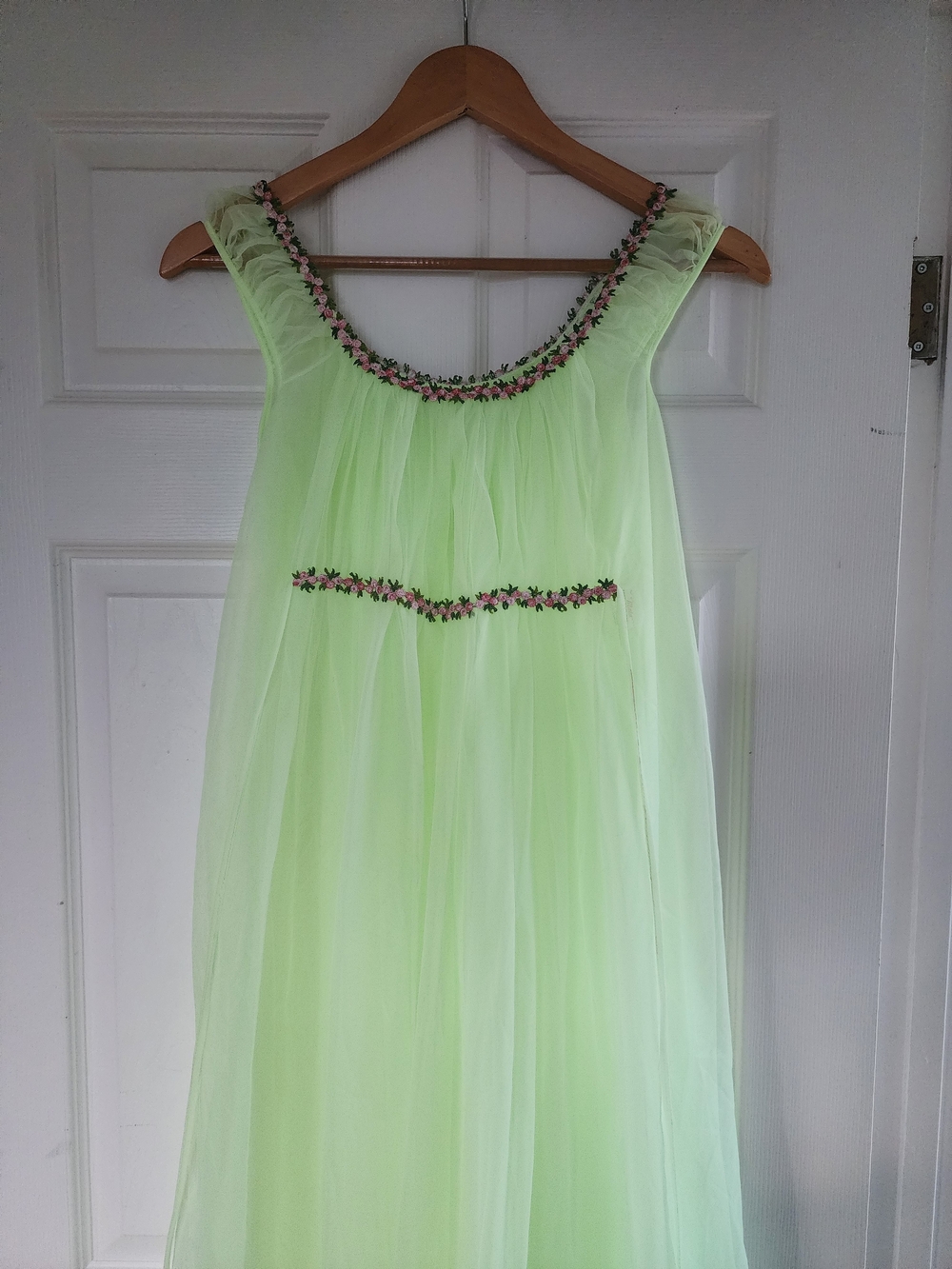 Vintage Light Green Embroidered Women's Nightgown
